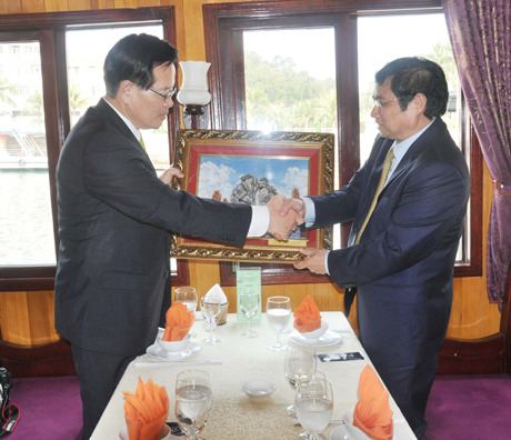 韩国国会议长郑义和访问广宁省